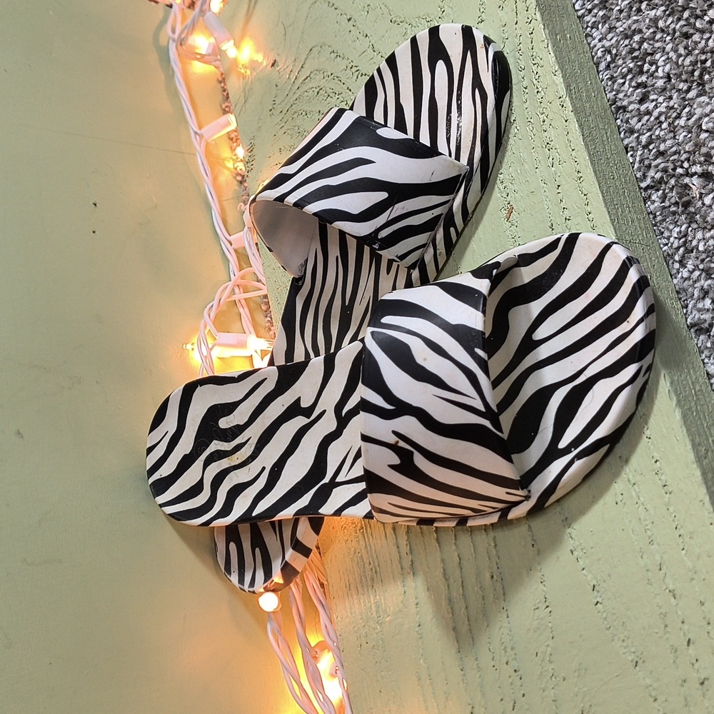 Woman's Amanda Blu Zebra Print Las Vegas Pool Slide Slip On Sandals 9